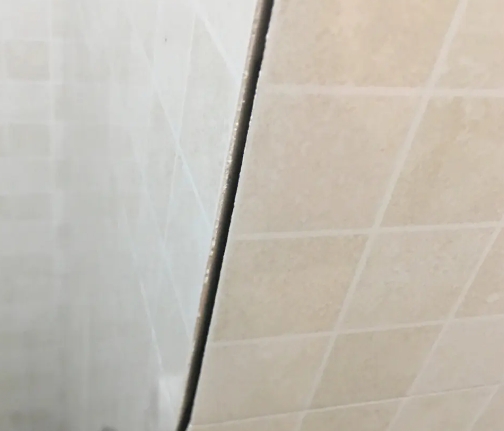 德州市瓷砖空鼓维修公司分享阳台瓷砖脱落的修复过程可以分为以下几个步骤
